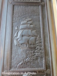 Decorative door: sea