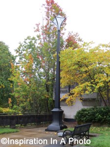 Pyramid-shaped lamp_light