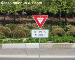 Yield sign_traffic circle